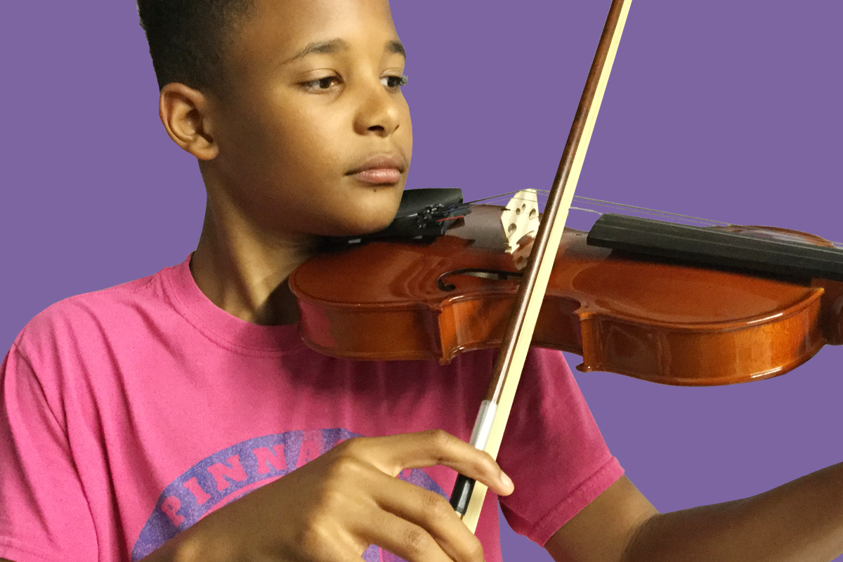 young boy playing violin